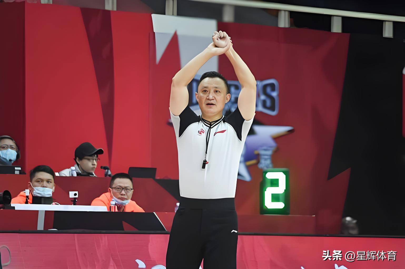 公牛球员公开质疑裁判判罚尺度，引争议，只有全国.