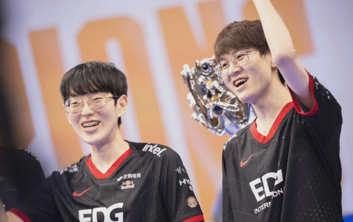 最新游戏攻略关于半决赛巅峰对决!海滨独角兽队击败剑门鲨队队,电竞赛场再起波澜;精神属性拉满的信息