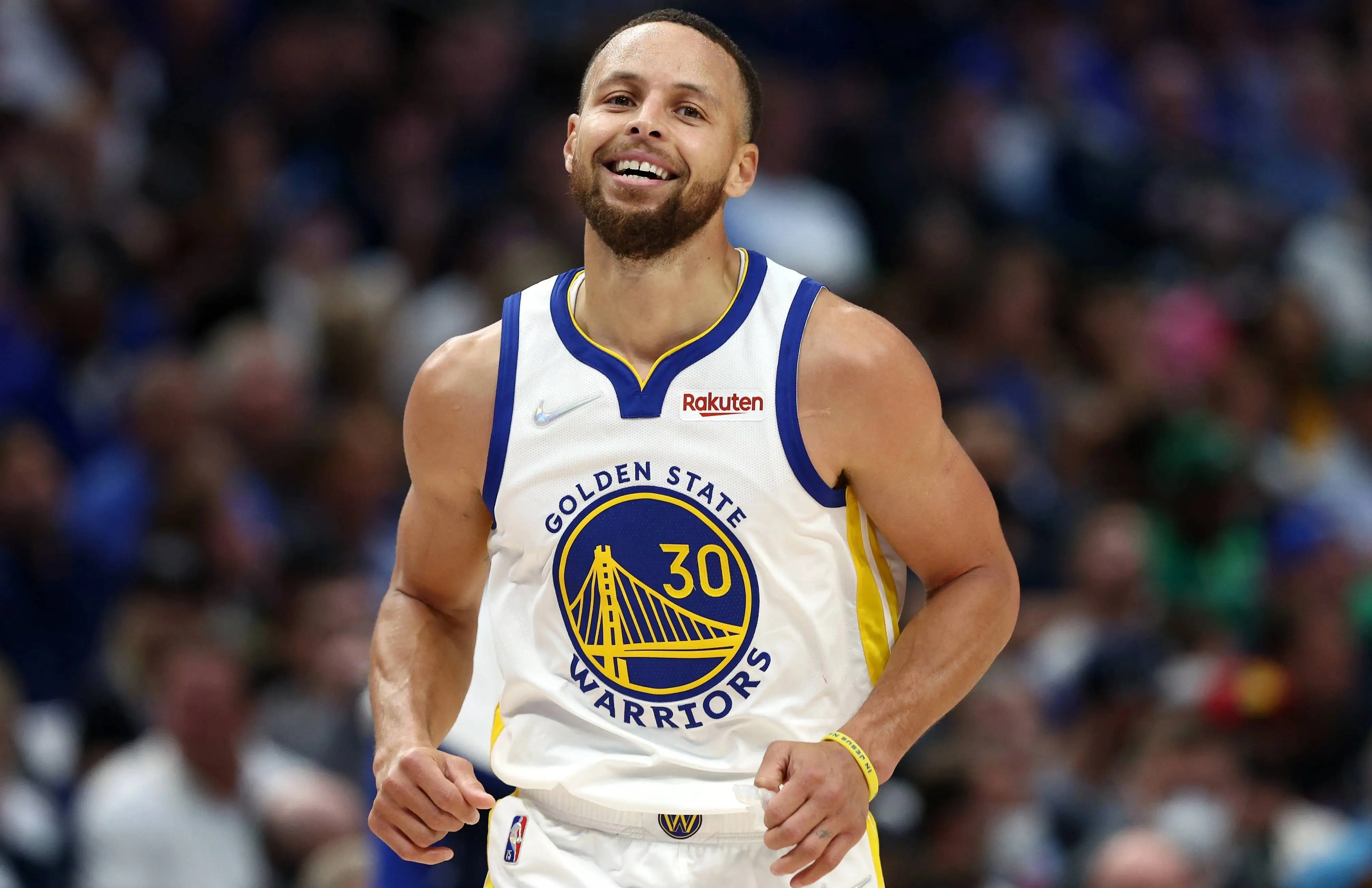 关于库里赛事官方发布突破纪录新规，老鹰争议不断！的信息