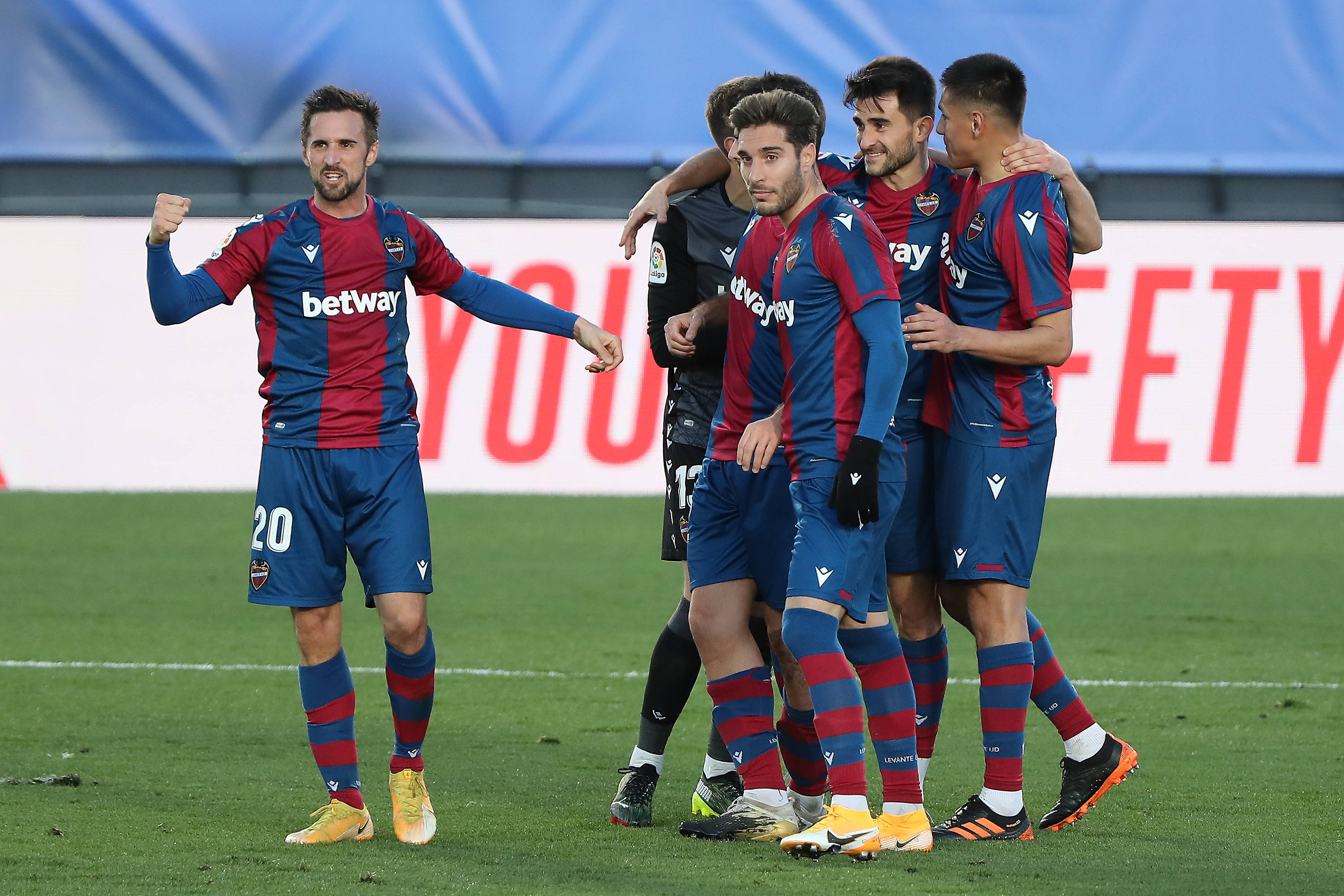 窗口期曼联调整名单以备法甲今夜曼联调整名单以备NBA常规赛之后，赛后皇家社会战术微调的简单介绍